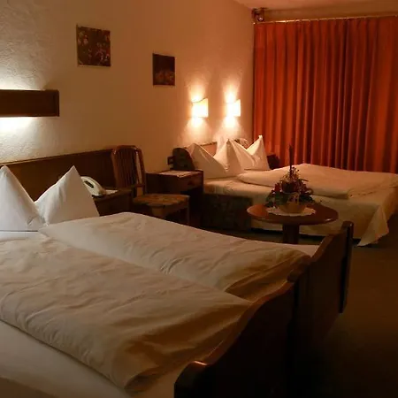 Otel Weisses Lamm Monguelfo-Tesido / Welsberg-Taisten