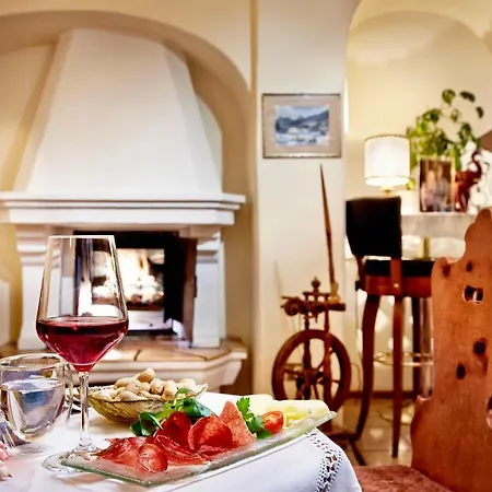 Weisses Lamm Hotel Monguelfo-Tesido / Welsberg-Taisten