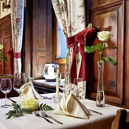 Weisses Lamm Otel 3*