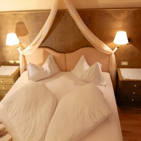 Weisses Lamm Otel 3*