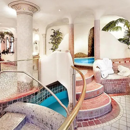 Weisses Lamm Otel 3*