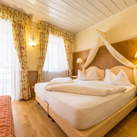 Weisses Lamm Otel Monguelfo-Tesido / Welsberg-Taisten