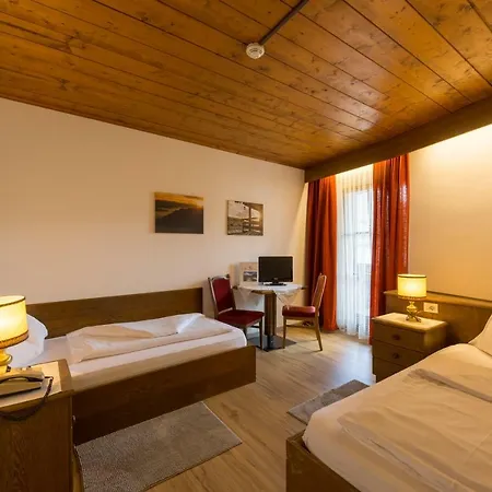 Weisses Lamm Otel